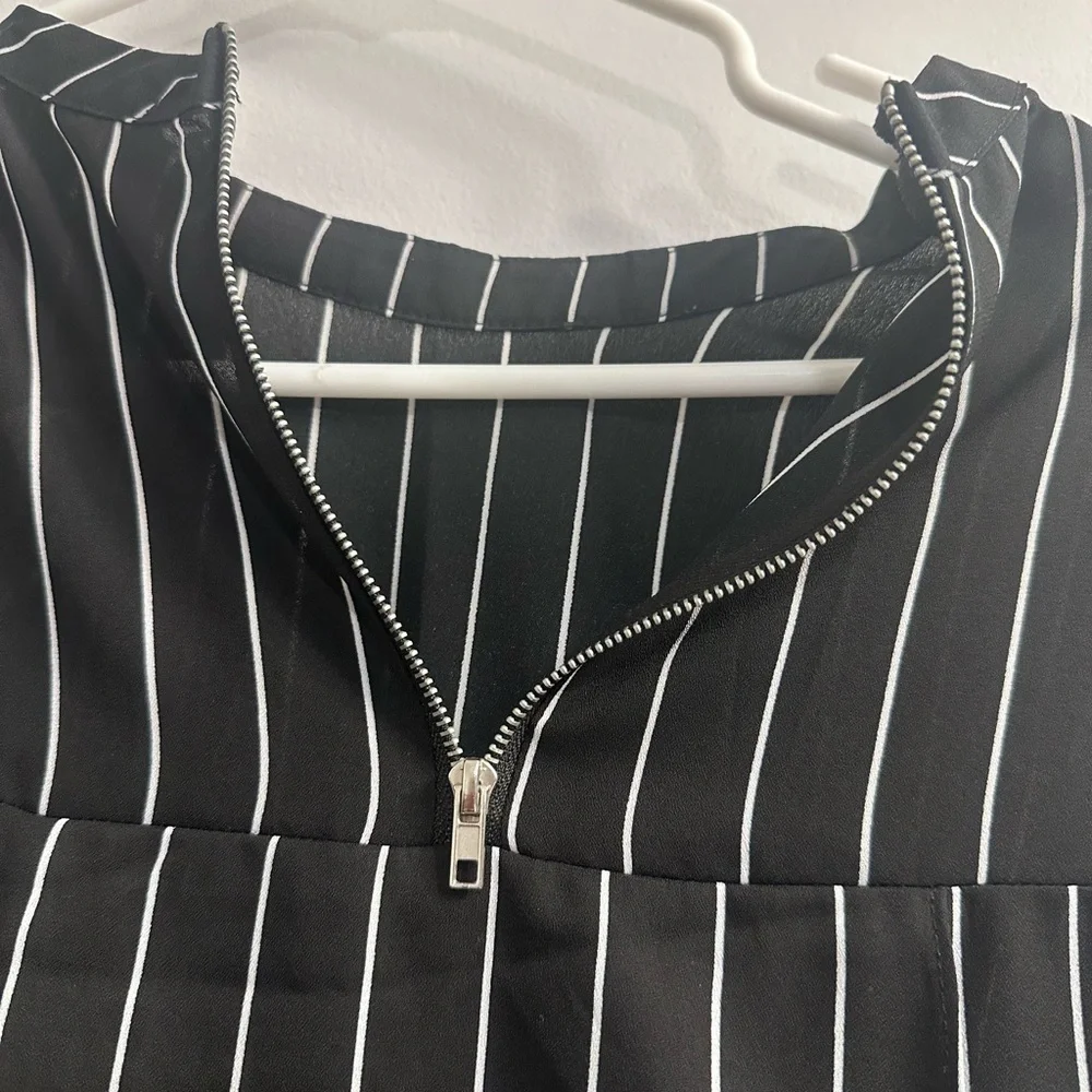Beautiful blouse - Picture 3 of 3